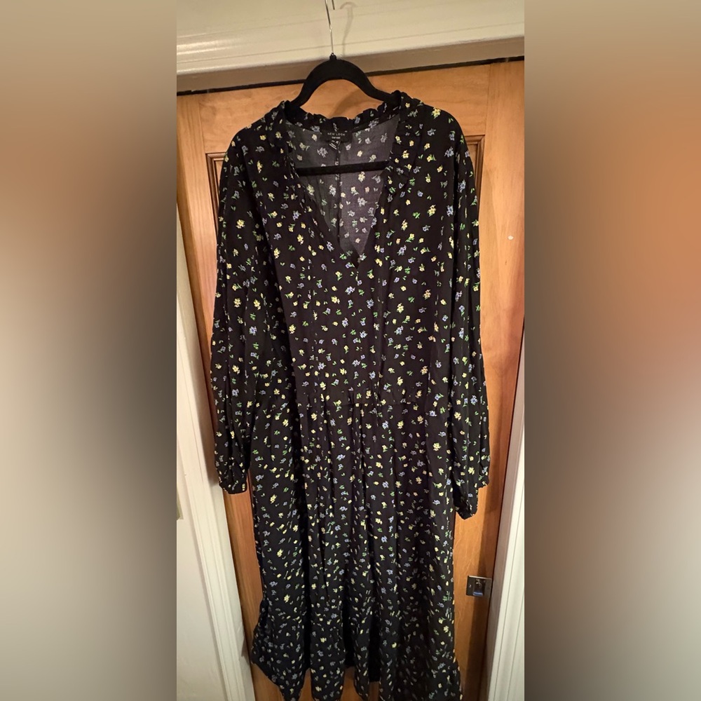 New Look Black Long Sleeve Fun Flowy Floral Maxi Dress with Floral Pattern